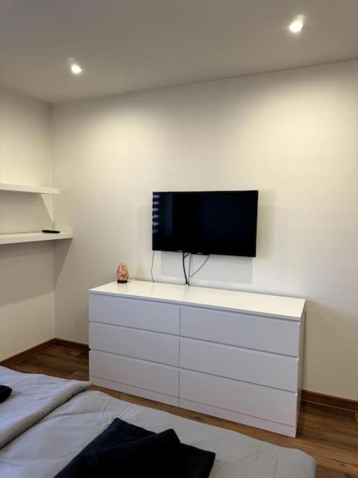 Modern Apartment In City Centre Banská Bystrica Exteriör bild